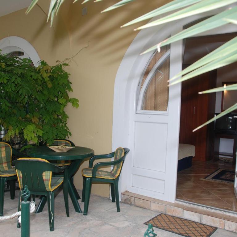 Huter Apartments - Comfort Studio with Terrace - 2