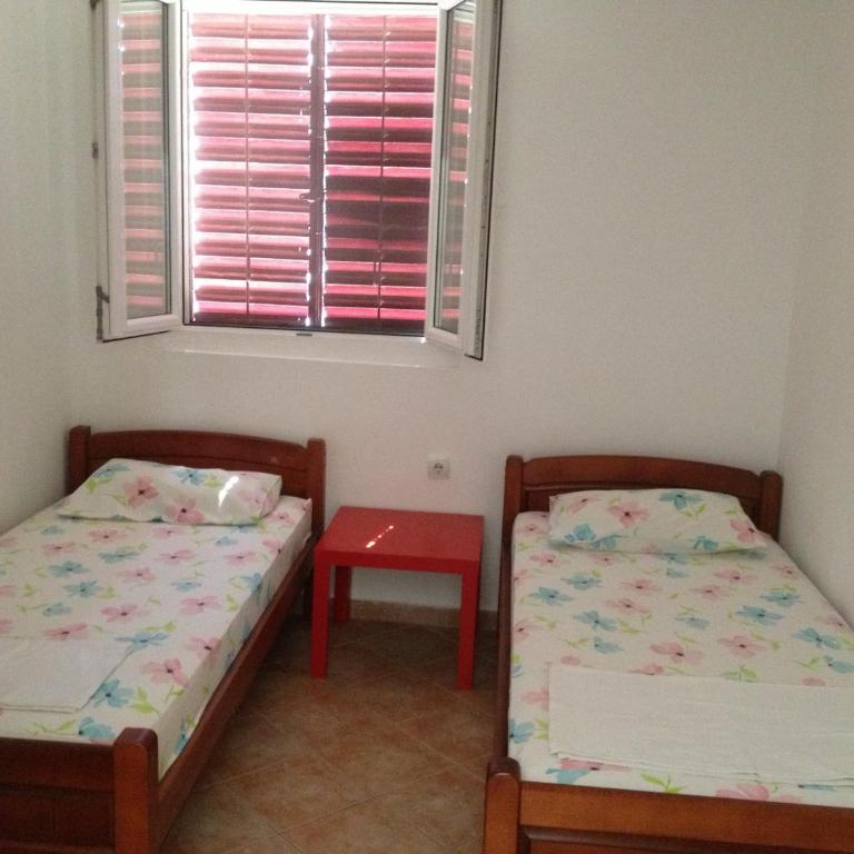 Apartman Sutomore 8 osoba - Apartman - 8