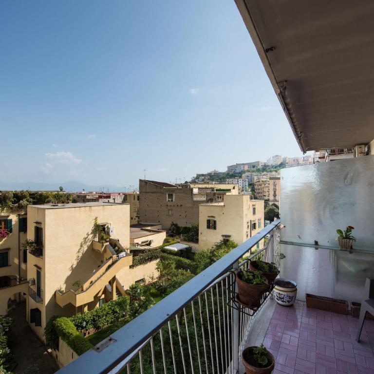 Panorama Vesuvius Central (in front of the metro) - Camera Quadrupla con Bagno Privato Esterno - 11