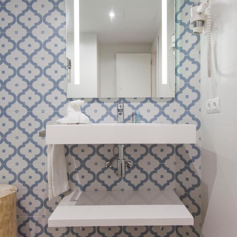 Apartamentos Ses Roquetes - Apartment with Lateral Sea View - 4
