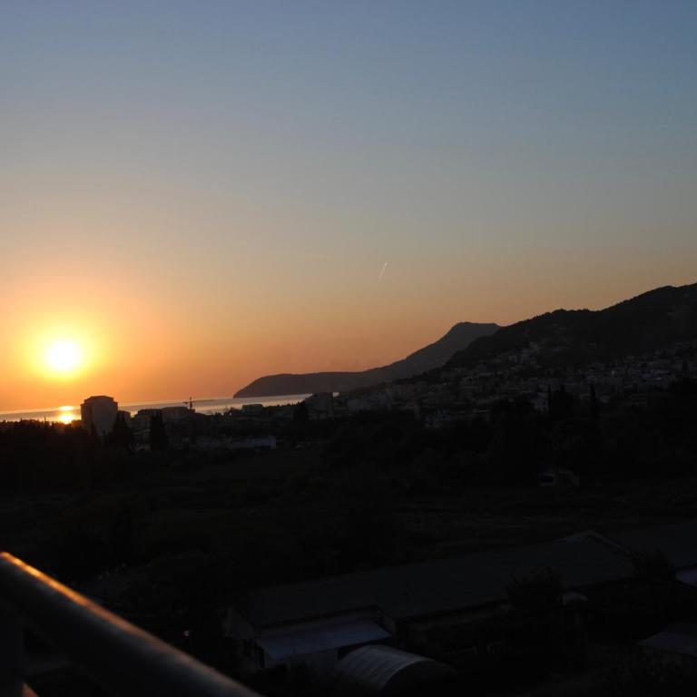 Aska Apartment - Apartman sa 1 Spavaćom Sobom, Balkonom i Pogledom na Planinu - 5
