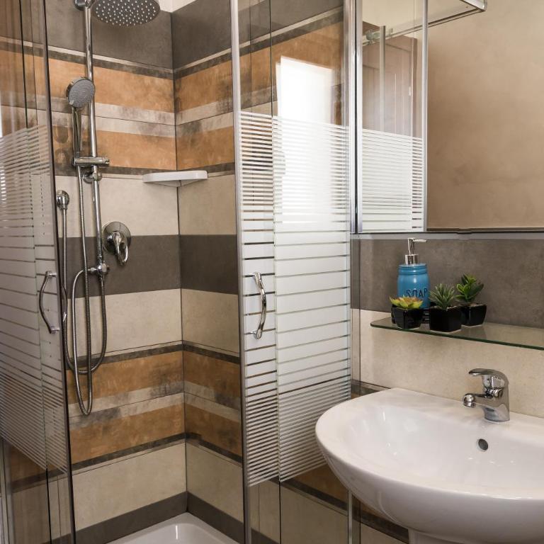 La Piazzetta Guest House - Camera Singola con Bagno Privato - 3