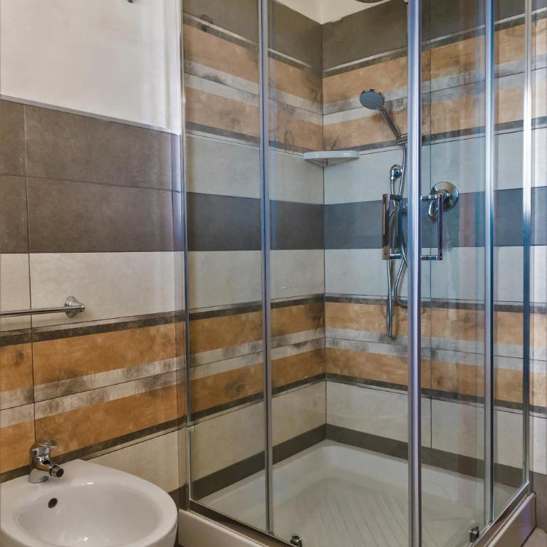 La Piazzetta Guest House - Camera Matrimoniale/Doppia con Letti Singoli con Bagno Privato - 3