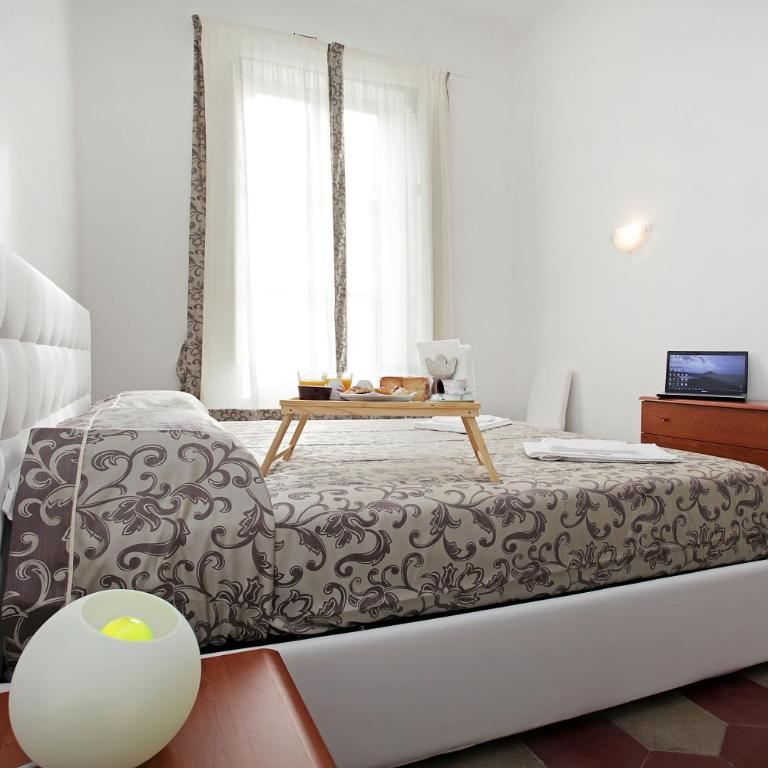 Angels In Rome - Double Room with Shared Bathroom - 7