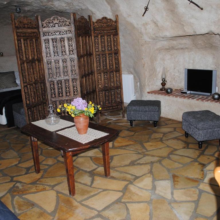 Gite " Le Troglo des 3 Châteaux " - Familienstudio - 6