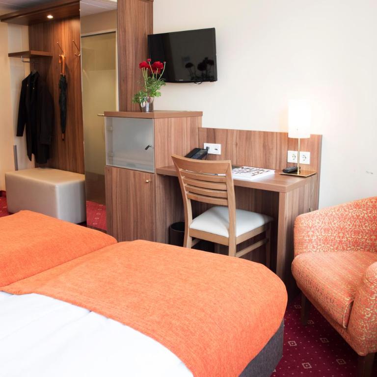 Hotel Schlicker - Kleines Zimmer mit Queensize-Bett und Klimaanlage - 5