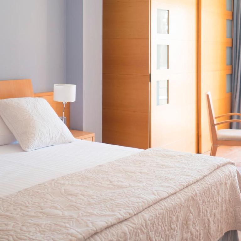 Hotel Clipper - EL DELFÍN VERDE RESORTS - Platja de Pals - Dreibettzimmer (2 Erwachsene + 1 Kind) - 2