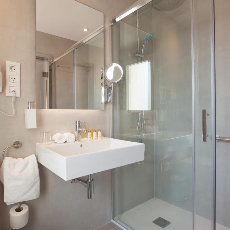 Hostal Centric - Superior Triple Room - 11