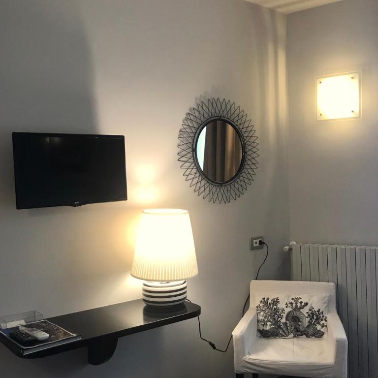 Residenza Ca' degli Enzi - Camera Matrimoniale Comfort con Vista Città - 9