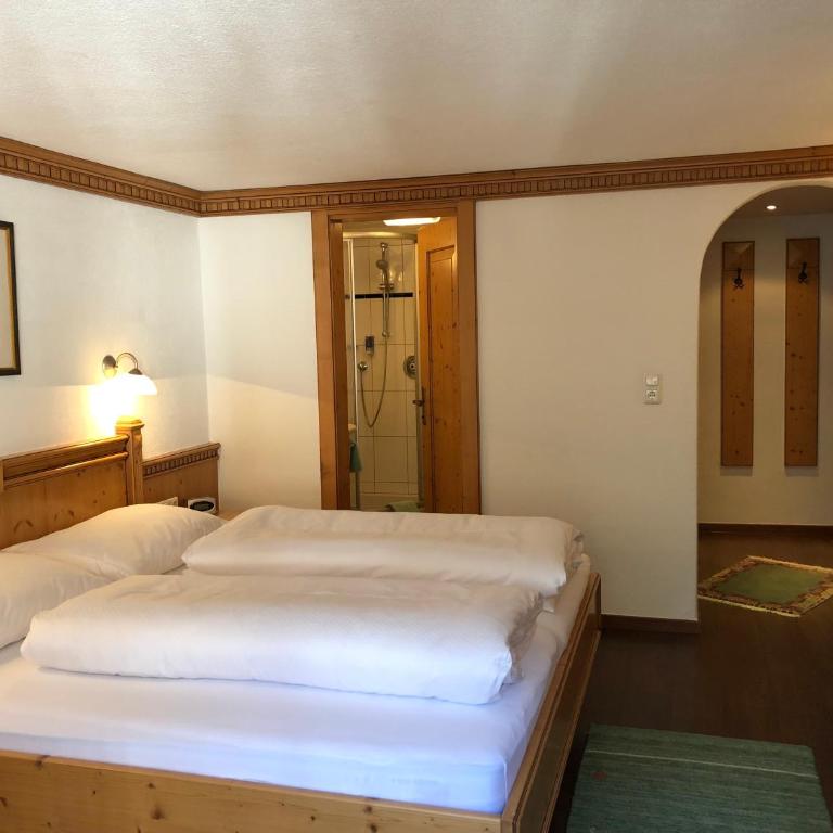 Hotel Garni Central - Zimmer - Studios - Apartments - Doppelzimmer - 1
