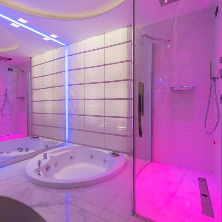 LUX Suites in Roma - Camera Deluxe Matrimoniale con Vasca Idromassaggio - 8