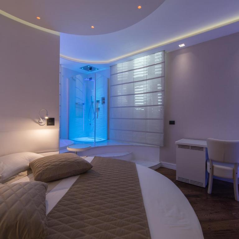 LUX Suites in Roma - Camera Deluxe Matrimoniale con Vasca Idromassaggio - 5