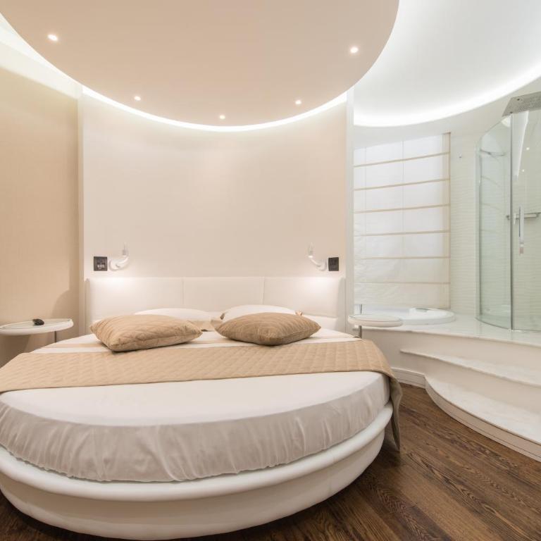 LUX Suites in Roma - Camera Deluxe Matrimoniale con Vasca Idromassaggio - 18