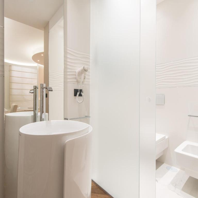 LUX Suites in Roma - Camera Deluxe Matrimoniale con Vasca Idromassaggio - 19