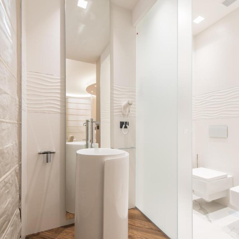 LUX Suites in Roma - Camera Deluxe Matrimoniale con Vasca Idromassaggio - 21