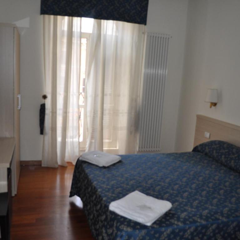 Karina Suite - Camera Singola con Bagno Privato - 4