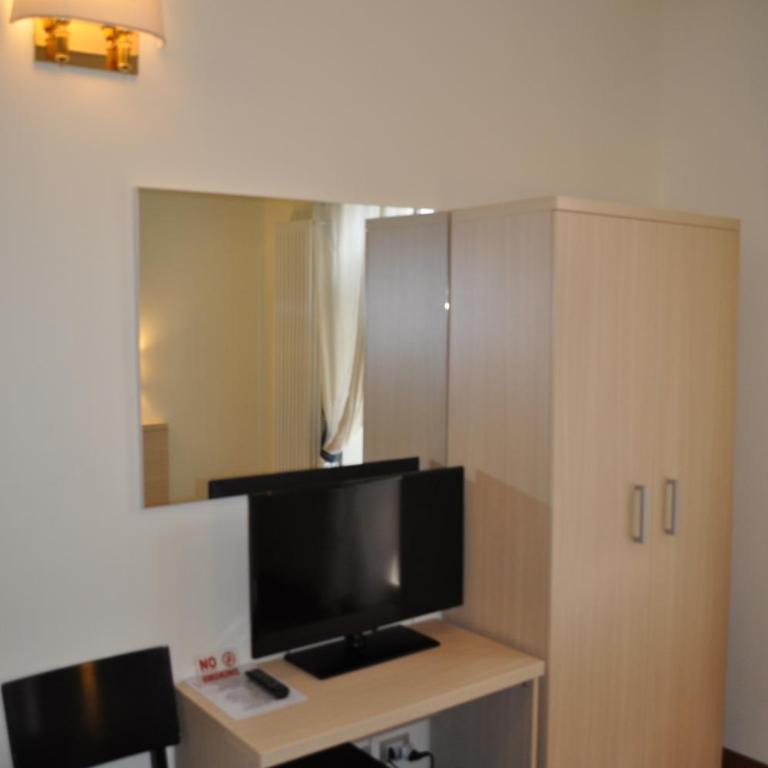 Karina Suite - Camera Singola con Bagno Privato - 5