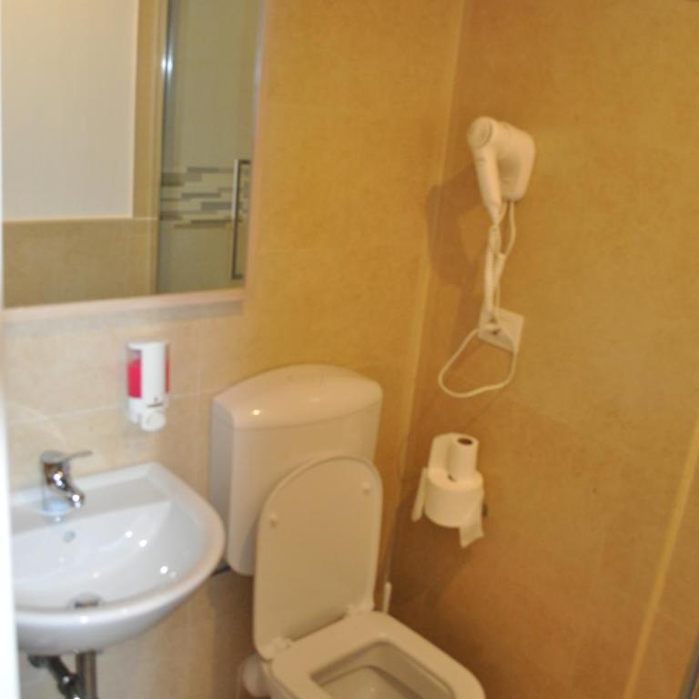 Karina Suite - Camera Matrimoniale con Bagno Privato - 1