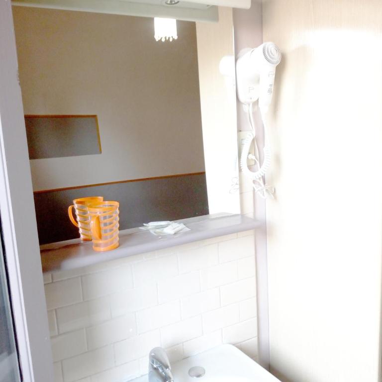 Hotel Lorena - Single Room with Shared Bathroom - 5