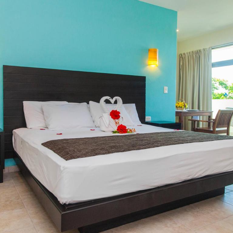 Angelo's Hotel - Deluxe King Room with Balcony - 1