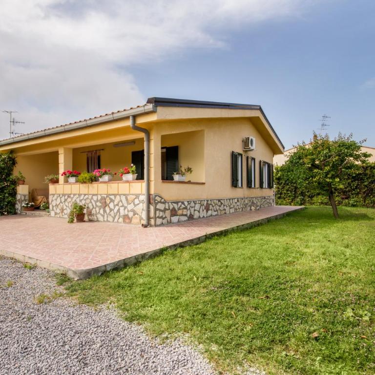 Case Vacanze Paradise Beach Vicino Cefalù PISCINA APERTA - Casa de 3 dormitorios con patio y vistas al jardín - 4