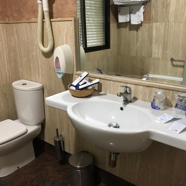 Hotel Alfonso VIII De Cuenca - Hab. Triple (2 adultos + 1 niño menor de 12 años) - 3