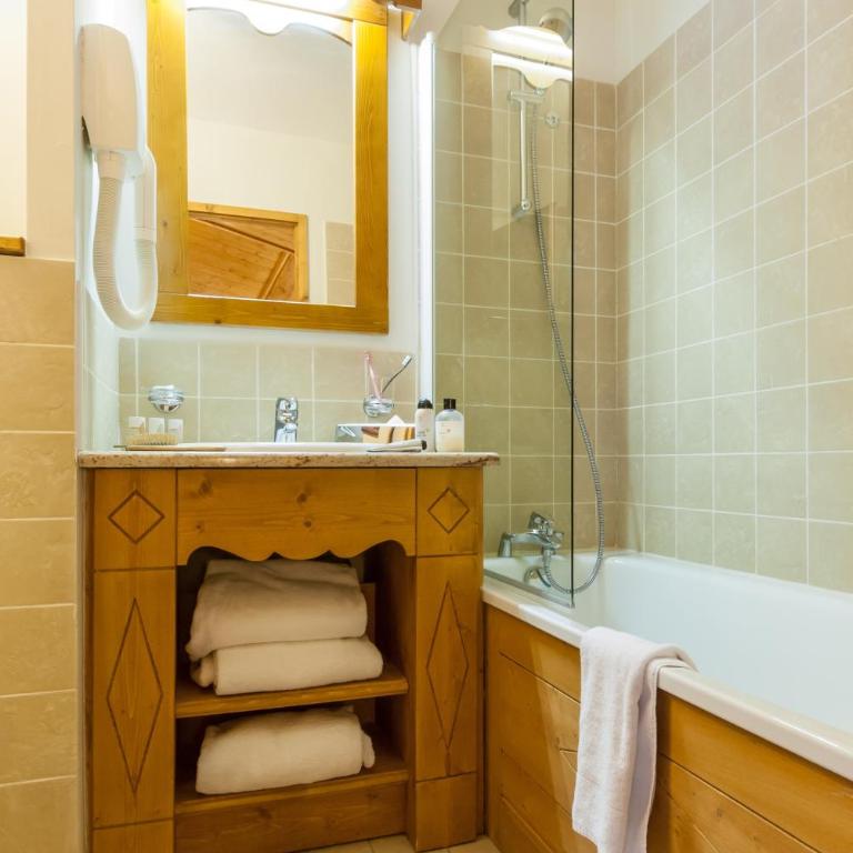 Résidence Pierre & Vacances Premium Arc 1950 Le Village - Appartement Supérieur 2 Chambres - Accès à la Piscine Intérieure (6 Personnes) - 4