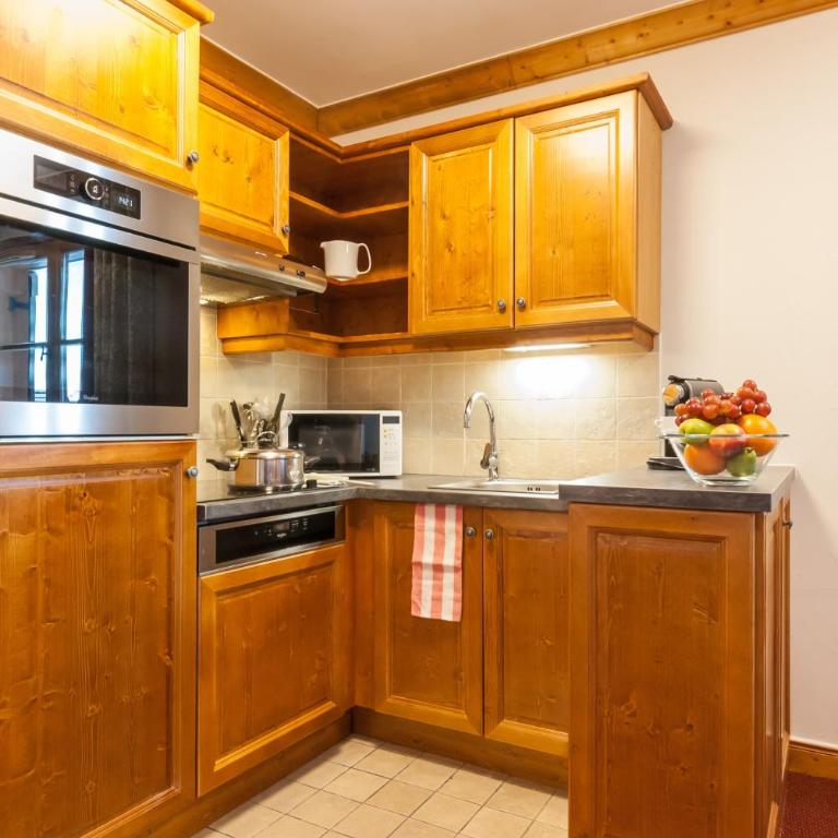 Résidence Pierre & Vacances Premium Arc 1950 Le Village - Appartement Supérieur 2 Chambres - Accès à la Piscine Intérieure (6 Personnes) - 6