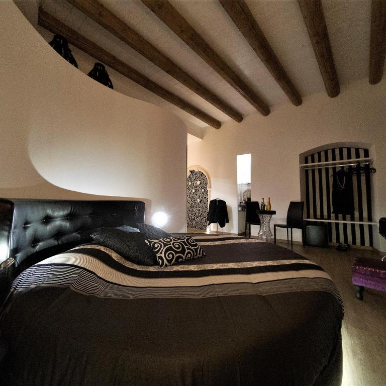 MYO Cagliari Charming House - King Room with Balcony - 15