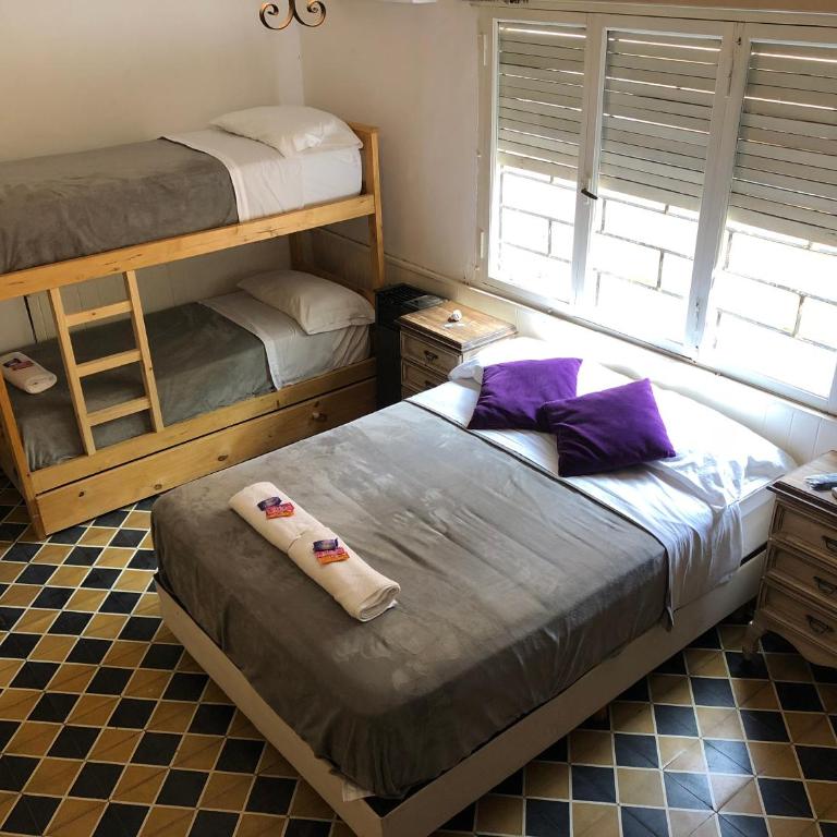 Hospedaje Esmeralda - Habitación Cuádruple con baño - 5