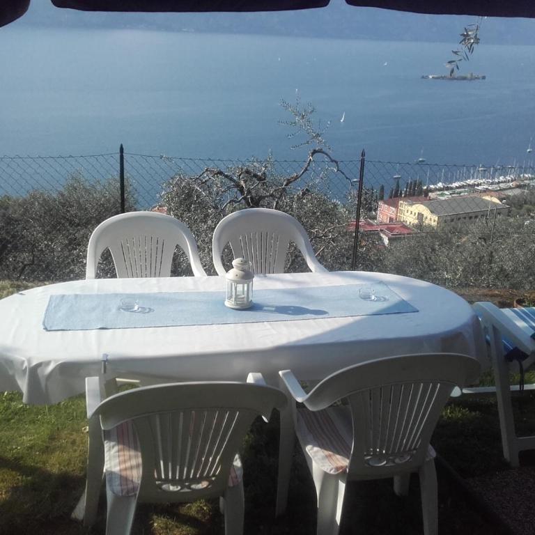 Casa Palmira - Appartamento con 2 Camere da Letto, Terrazza e Vista Lago - 12