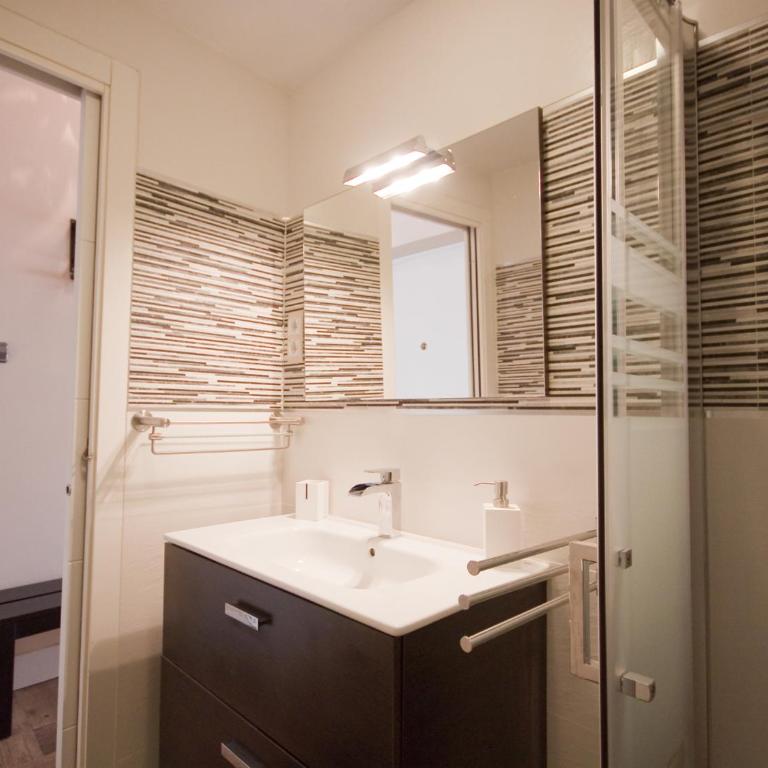 Acogedor callao! 2hab/wifi/ac - Two-Bedroom Apartment - 19