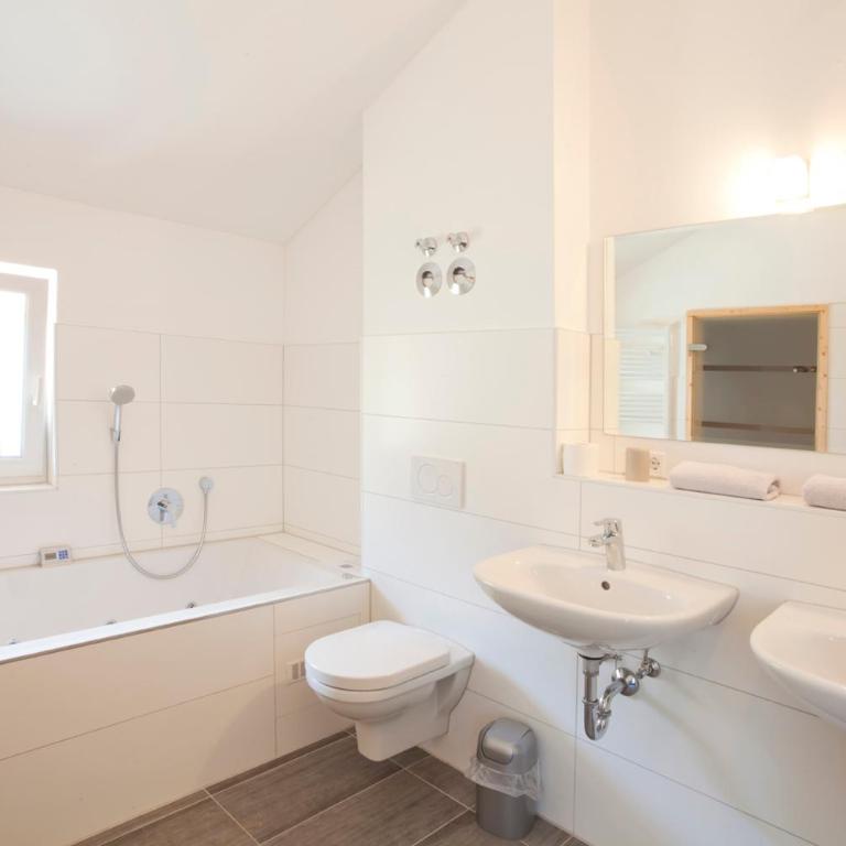 Ferienwohnungen Karwendelbahn - Holiday Home 1 with Sauna - 8