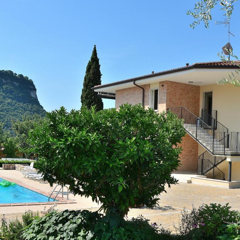 Cà Gardesana With Pool - Casa Vacanze - 1