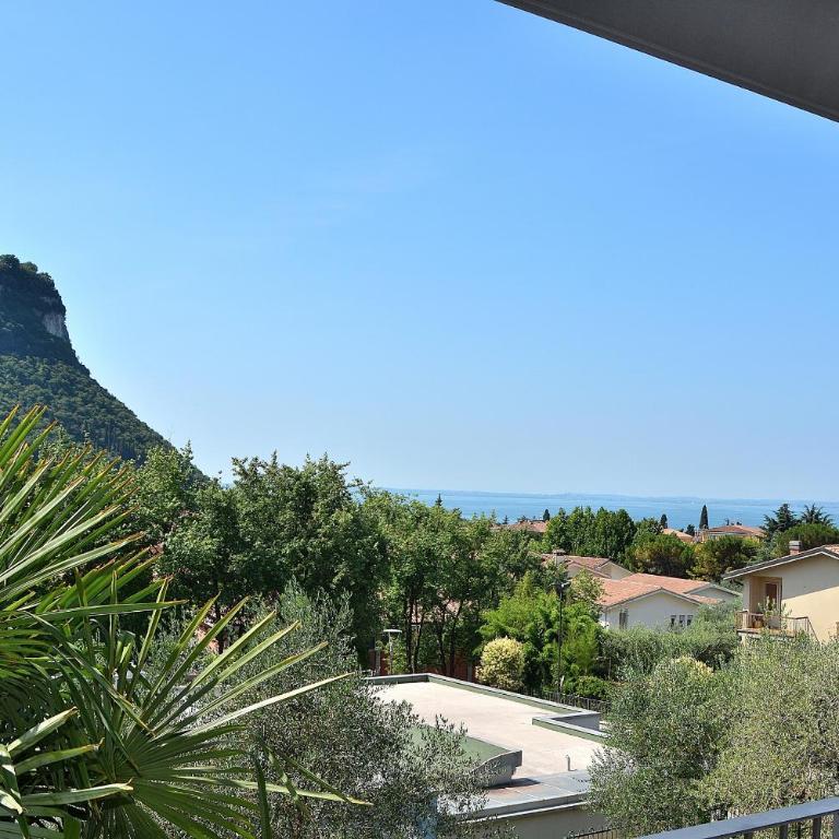 Cà Gardesana With Pool - Casa Vacanze - 36
