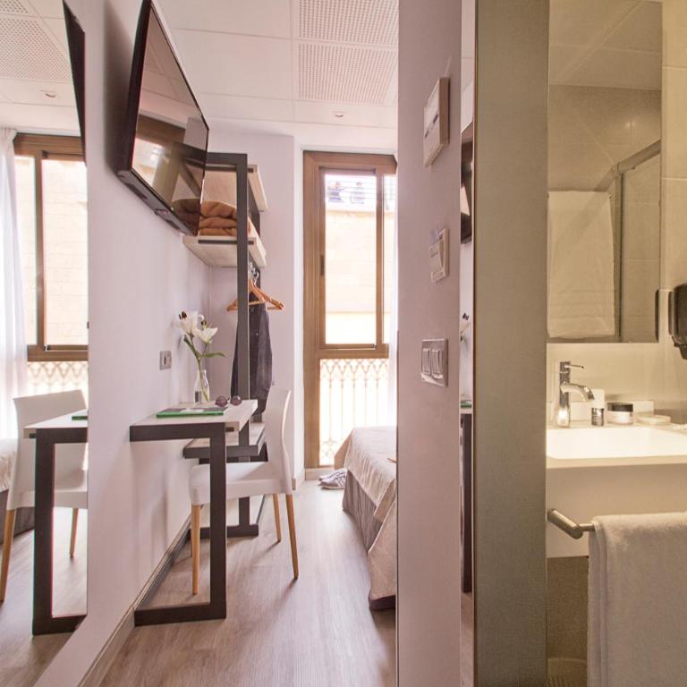 Hostal Benidorm - Double or Twin Room with View - 9