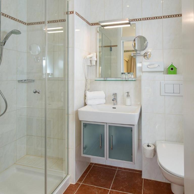 Lust und Laune Hotel am Wörthersee - Kleines Doppelzimmer mit einem Balkon und Seeblick - 5