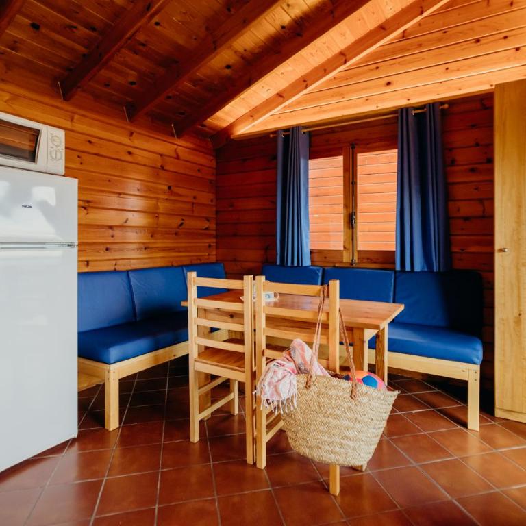 Camping La Llosa - One-Bedroom Bungalow - 2