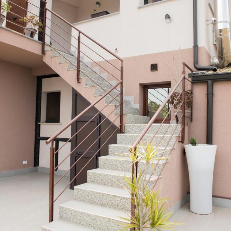 Addisa Locazione Breve - Camera Matrimoniale con Balcone - 2