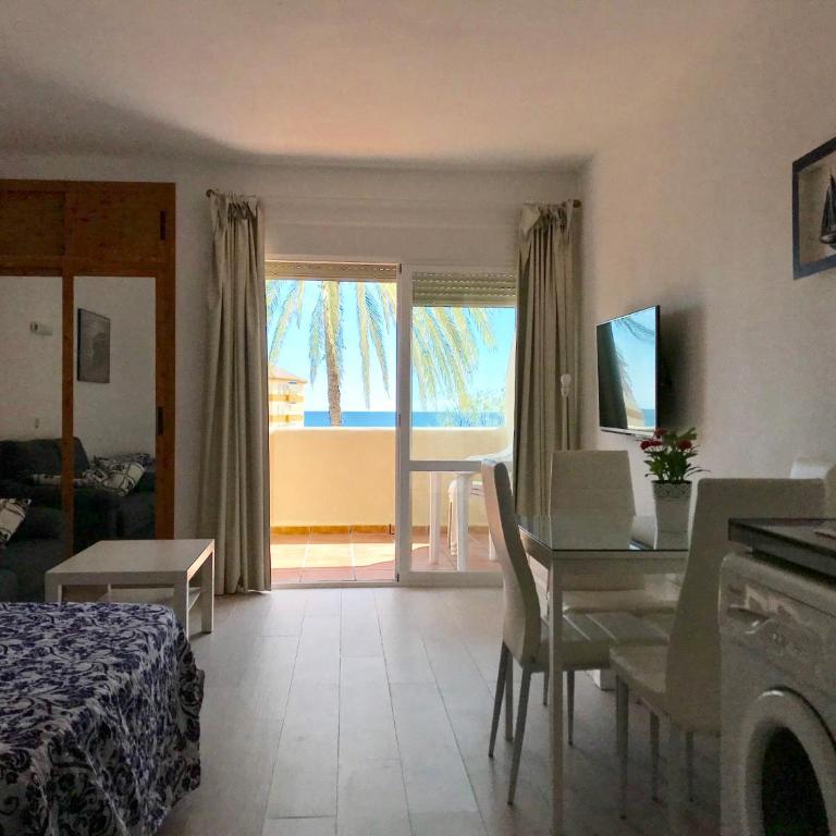 Estudios y Apartamentos Benal Beach - Studio Apartment - 10