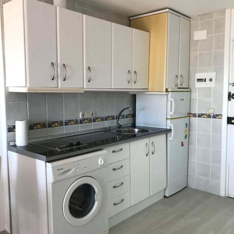 Estudios y Apartamentos Benal Beach - Studio Apartment - 9
