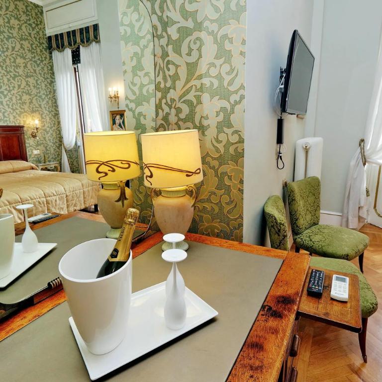 Domus Monamì Luxury Suites - Spaziosa Camera Matrimoniale/Doppia con Letti Singoli con Vista Giardino - 5