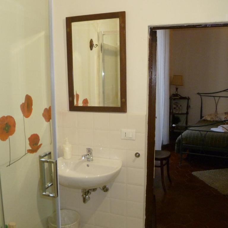 Time Out - Camera Matrimoniale con Bagno Privato - 12