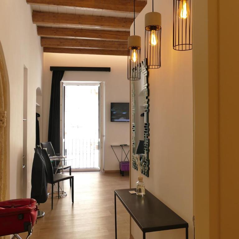 MYO Cagliari Charming House - King Room with Balcony - 7