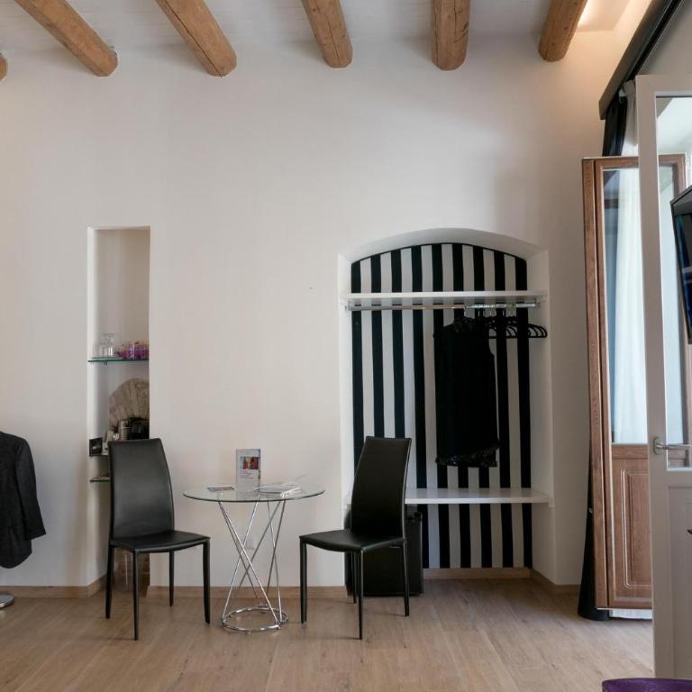 MYO Cagliari Charming House - King Room with Balcony - 10