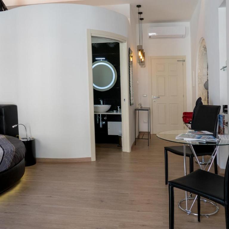 MYO Cagliari Charming House - King Room with Balcony - 2