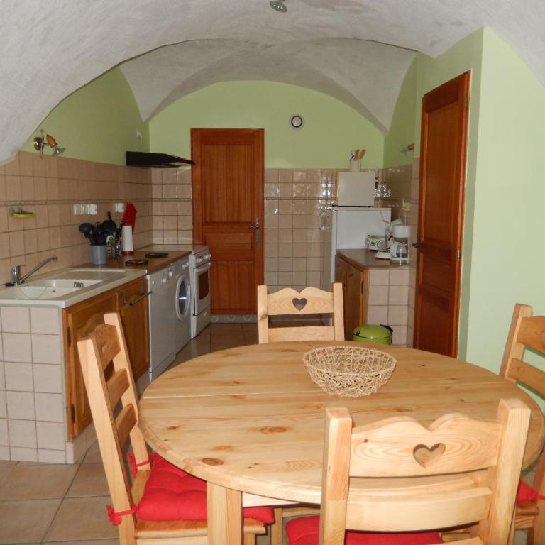 Gîte Les Guérins - Appartement avec Vue sur la Montagne - 6