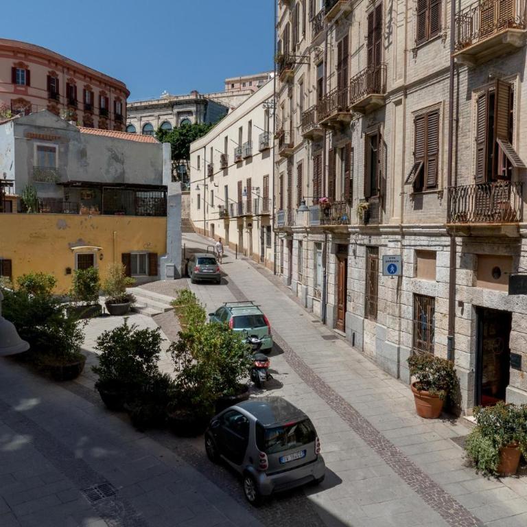 MYO Cagliari Charming House - King Room with Balcony - 3
