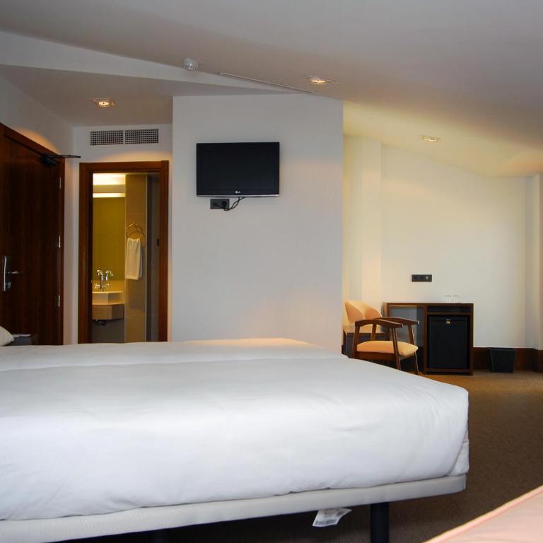 Hotel BESTPRICE Toledo - Habitación Triple - 4