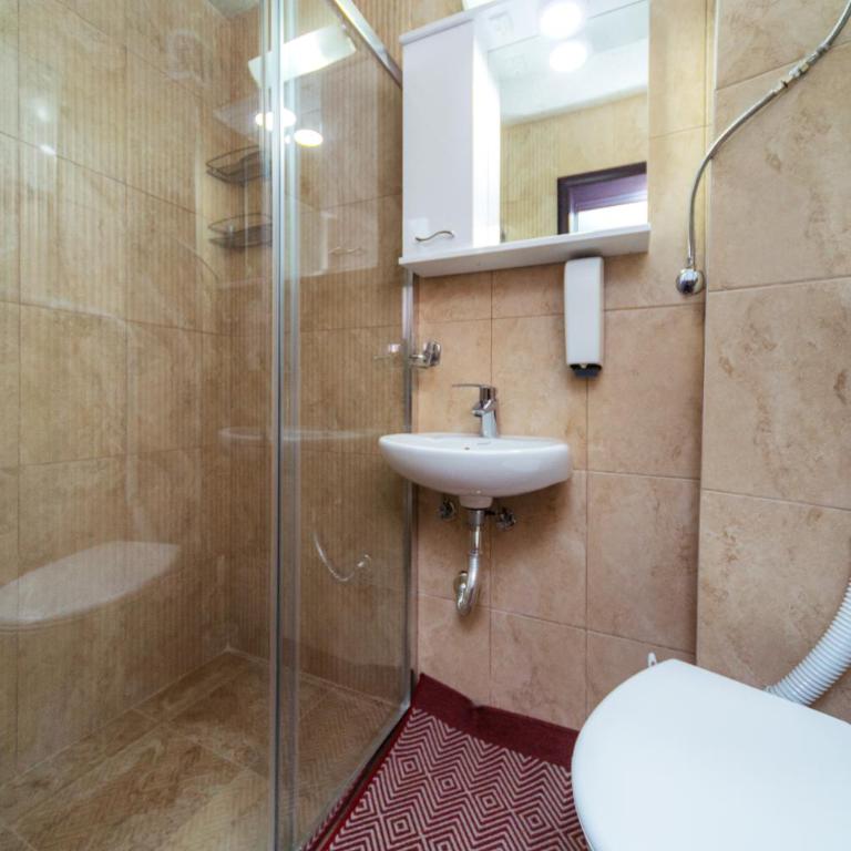 Villa Jadran Apartments - Double Room with Mountain View - 4